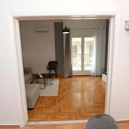 Minimal In Koukaki Apartment
